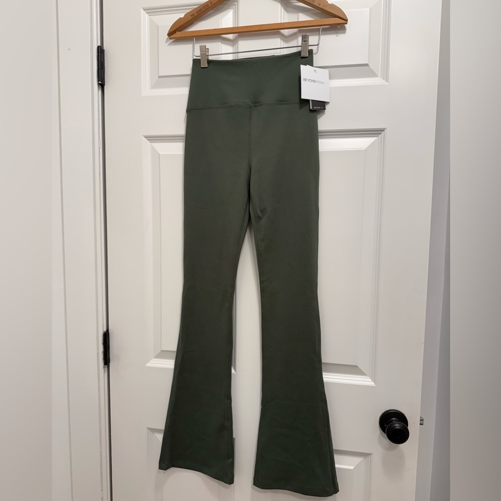 NWT Beyond Yoga high waist flair pant